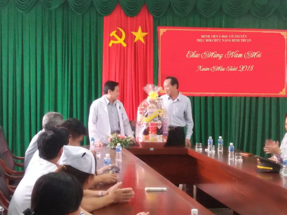 Lãnh đạo tỉnh thăm, chúc Tết Bệnh viện Y học cổ truyền - Phục hồi chức năng tỉnh Bình Thuận