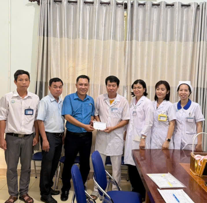 CÔNG ĐOÀN PHƯỜNG HỖ TRỢ ĐOÀN VIÊN CÔNG ĐOÀN BỆNH VIỆN YHCT–PHCN BÌNH THUẬN BỊ THIỆT HẠI DO LŨ (ĐỢT 1 NĂM 2025)